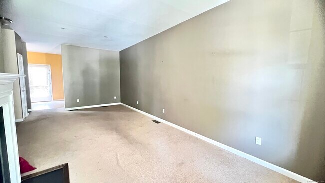 Building Photo - 12 Last Leaf Cir