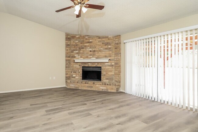 Building Photo - 16118 Rocky Creek