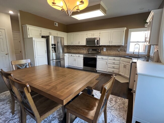 Building Photo - 3 BR/2.5BA | Newly Renovated Two-Story Single-Family Home on a Cul-de-Sac |  Fenced backyard !
