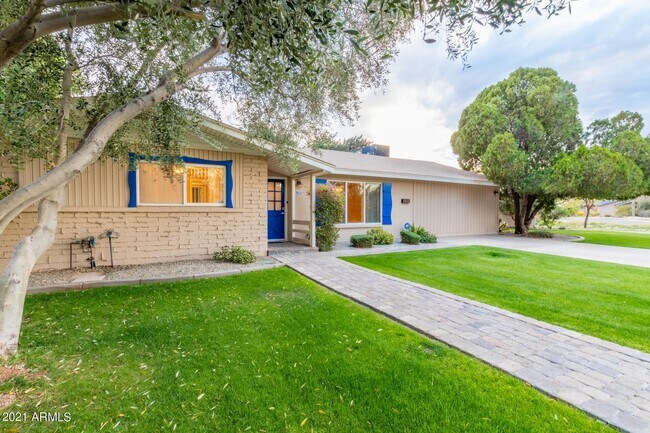 Photo - 613 W 15th St House