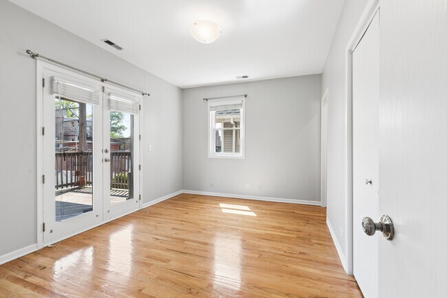 Foto del edificio - 1535 W Oakdale Ave