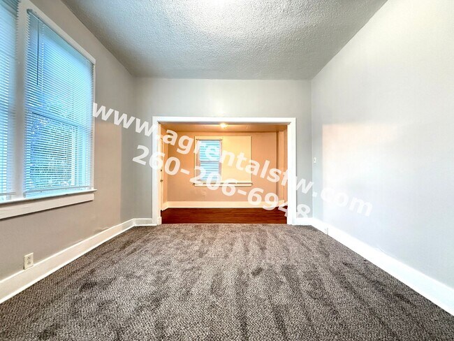 Foto del edificio - 905 Grace Ave