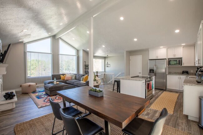 Building Photo - 2196 Karalee Way