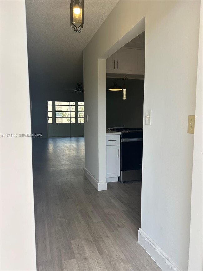 Building Photo - 301 Cambridge Rd