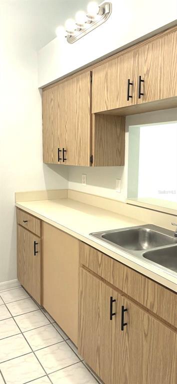 Building Photo - 1056 S Buena Vista Dr