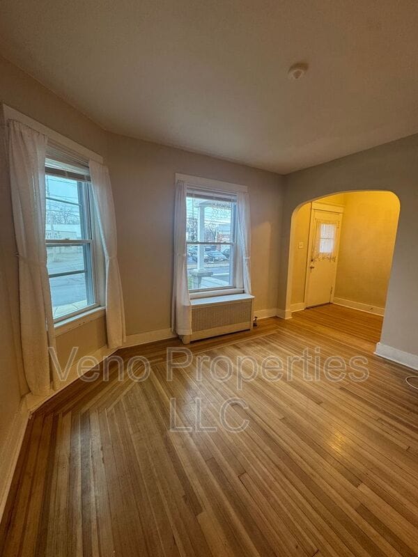 Building Photo - 305 Altamont Ave