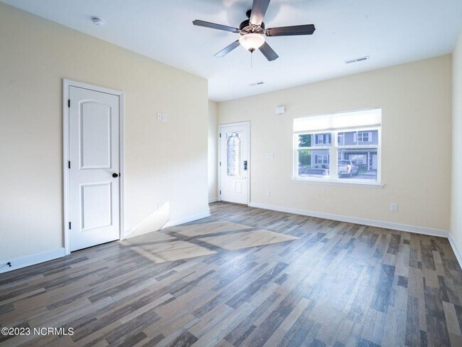 Foto del edificio - 506 Justice Farm Dr