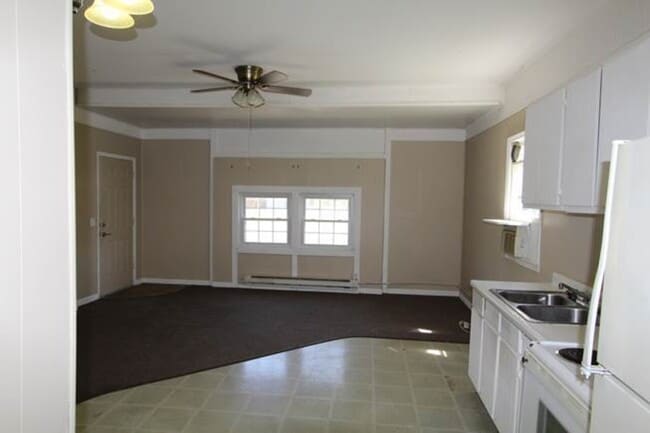 Building Photo - Lakeview Apartments