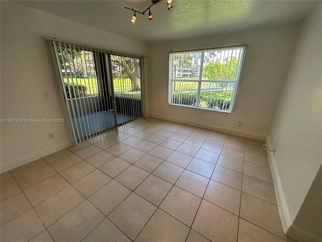 Foto del edificio - 1725 Palm Cove Blvd