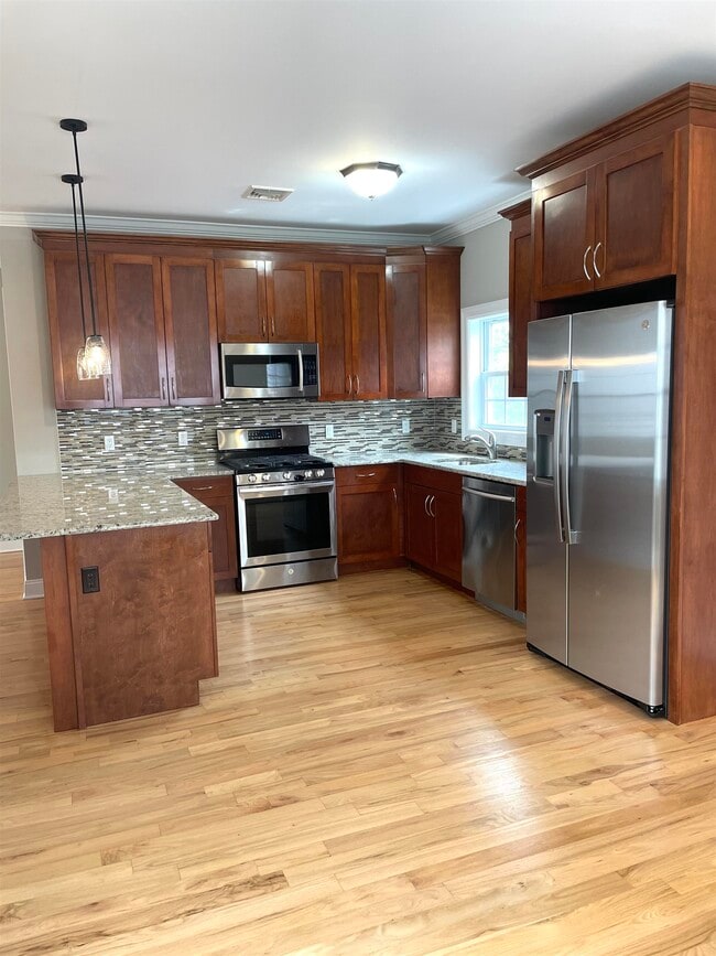 Building Photo - 734 County Ave