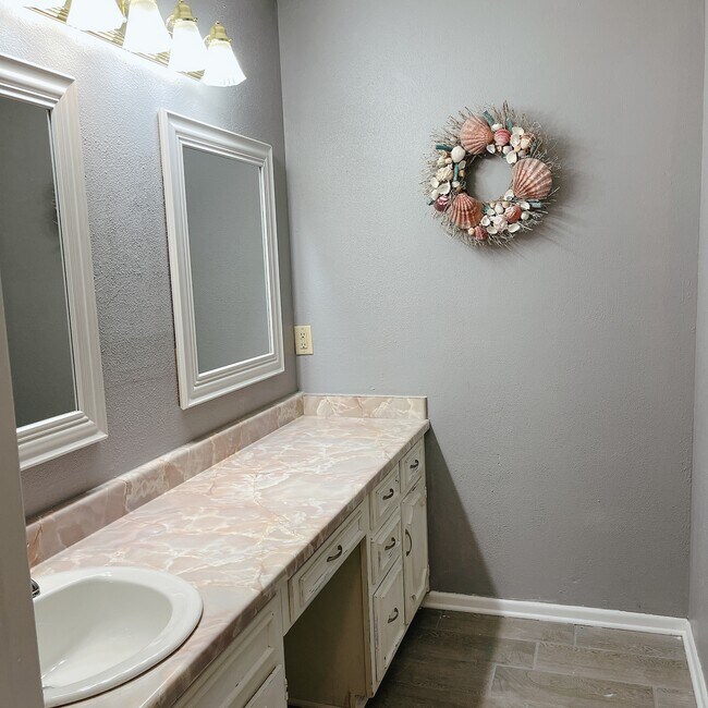Building Photo - 3425 Vagas Dr