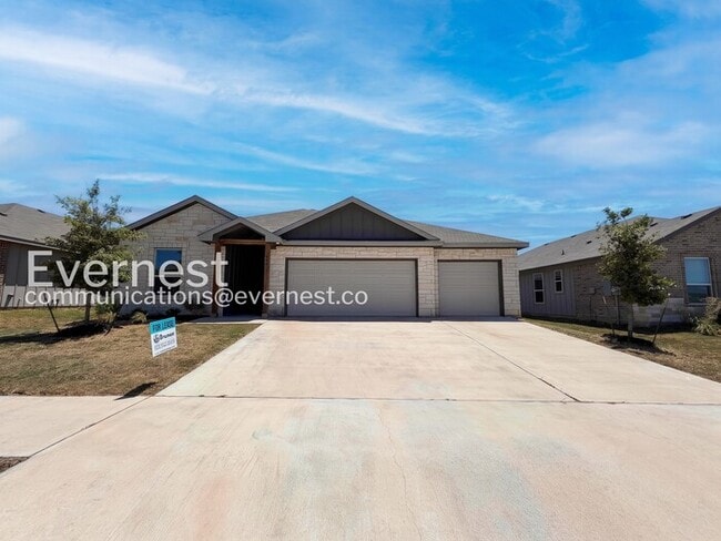 Building Photo - 706 Freedom Cir