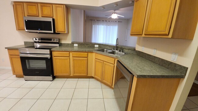 Building Photo - 1813 Greystone Heights Dr