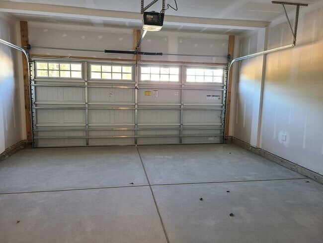 Building Photo - 1222 Gemfor St
