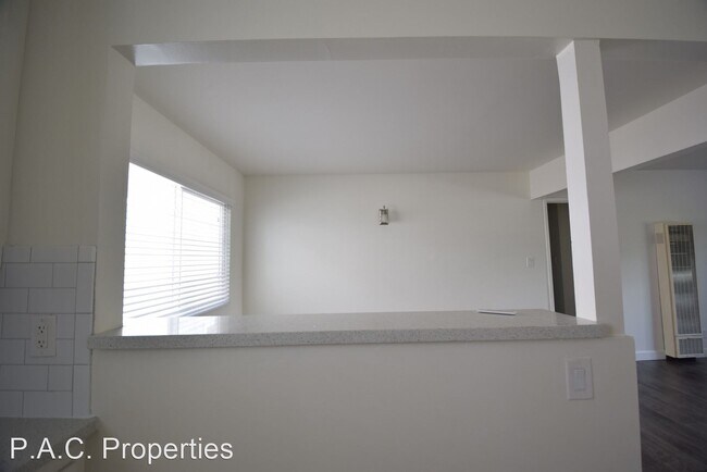 Foto del edificio - 1 br, 1 bath Apartment - 5230 Kester Avenu...