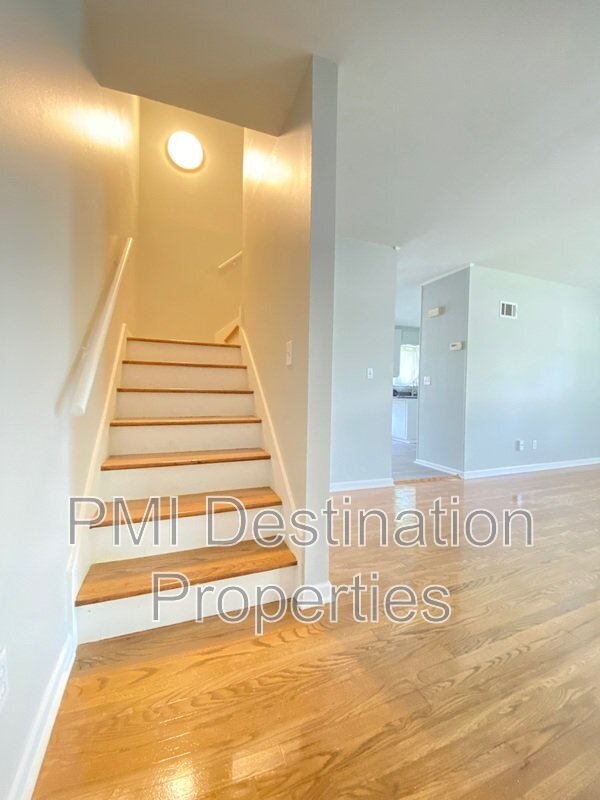 Foto del edificio - 6544 Metcalf Ave