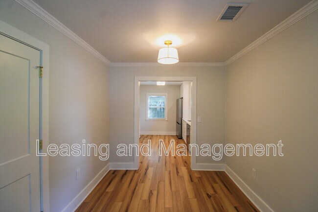 Foto del edificio - 1757 Skinner Ave
