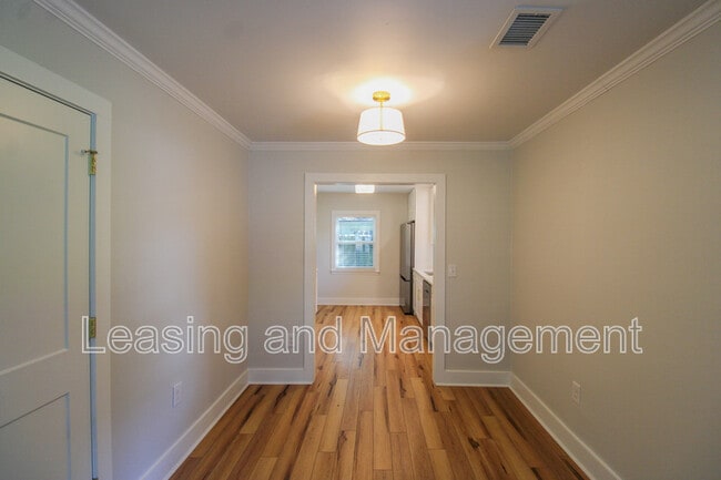 Building Photo - 1757 Skinner Ave