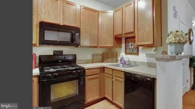 Building Photo - 2667 Sheffield Hill Way