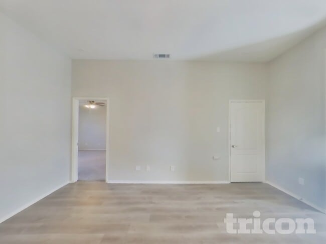 Building Photo - 2106 Rose May Dr