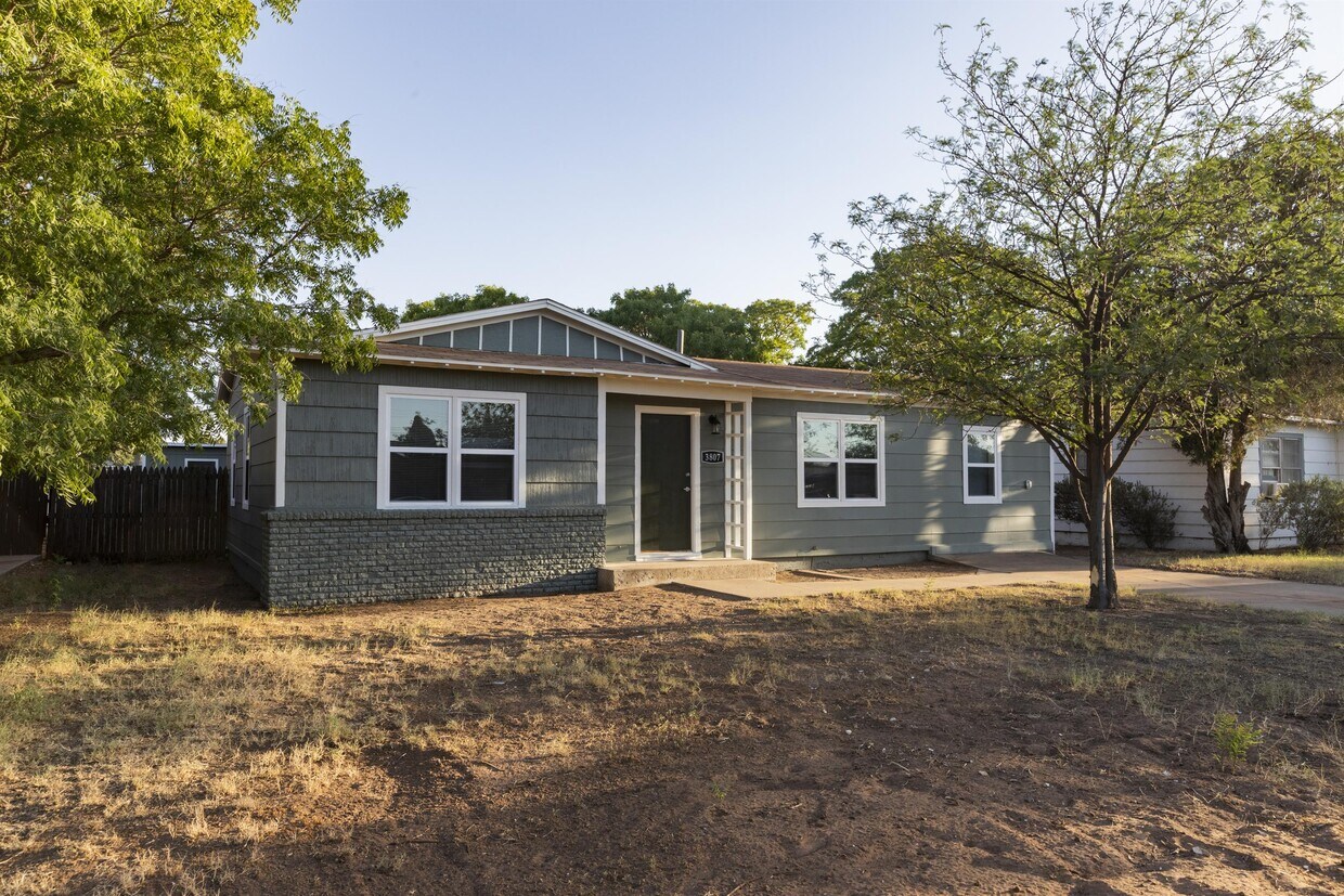Foto principal - 3807 Gaston Dr