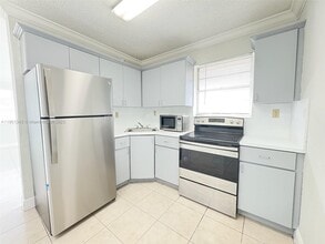 Building Photo - 16118 NE 21st Ave