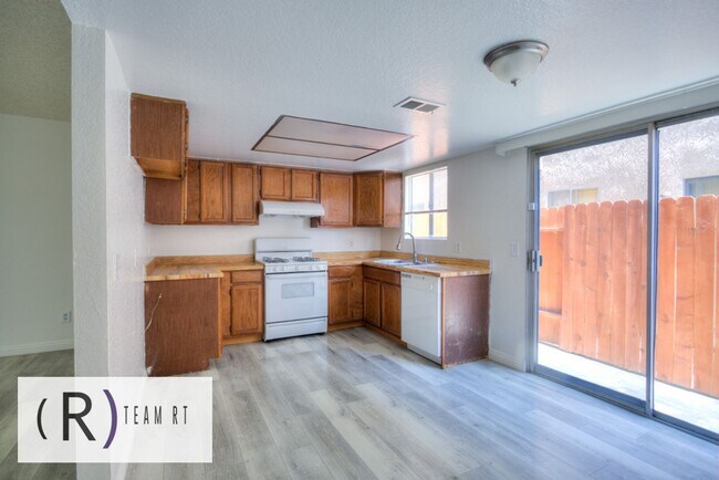 Foto del edificio - A Spacious Condo with a Quiet Community