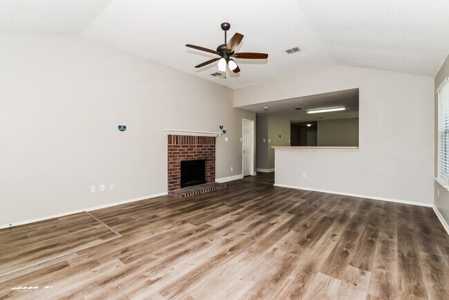 Building Photo - 1034 Hampton Dr