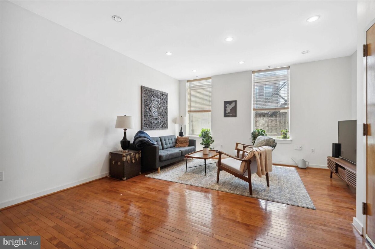 Primary Photo - 720-22 Chestnut St