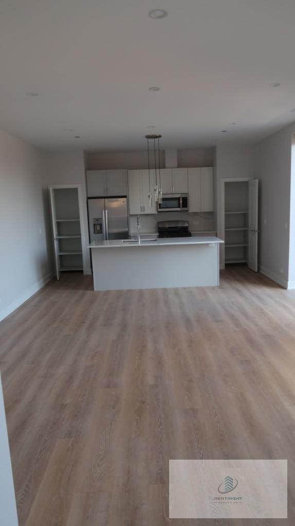 Building Photo - 2 bedroom in CHICAGO IL 60630