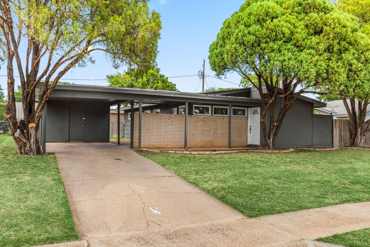 Primary Photo - 4031 Gossett Dr