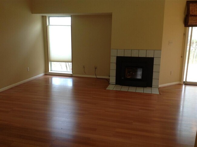 Building Photo - 4405 Brookview Terrace