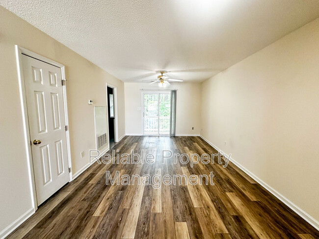 Building Photo - 379 S Moore St
