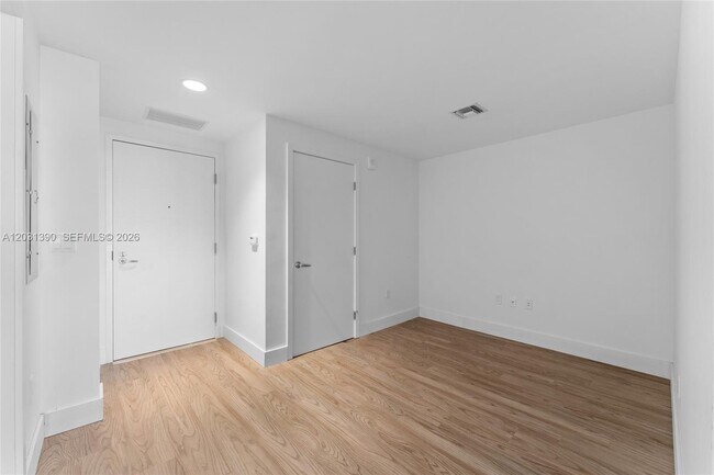 Foto del edificio - 16385 Biscayne Blvd