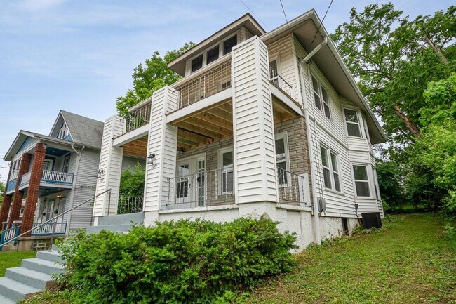 Photo - NORWOOD DUPLEX: 2 bed, 1 bath 1st Floor Un... House