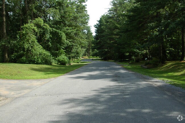 Foto del edificio - Cramer Woods Apartments