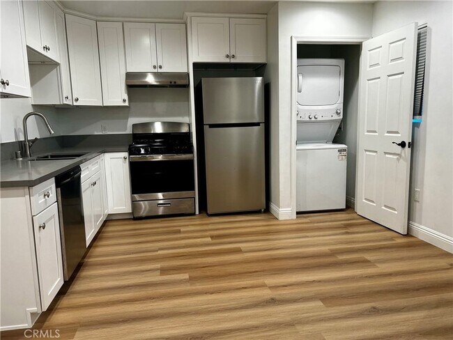 Foto del edificio - 4921 Persimmon Ave