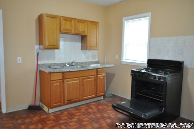 Building Photo - 105 Draper St