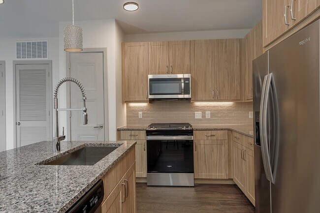 Foto del edificio - 8900 Six Pines Dr