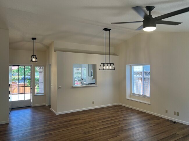 Building Photo - 206 Cayetano Dr