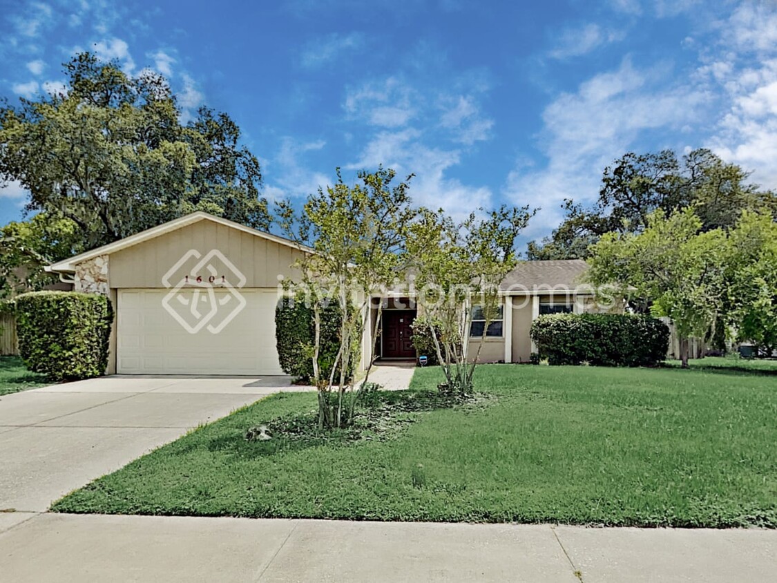 Foto principal - 1601 Aster Dr