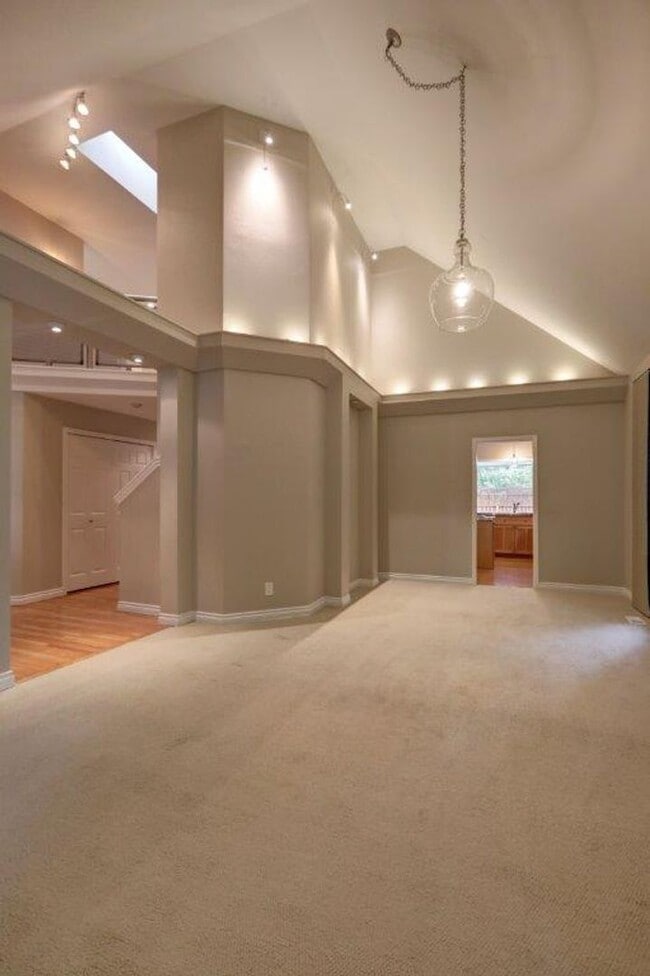 Building Photo - Beautifully Remodeled Home with Gourmet Kitchen & Fenced Yard in Klahanie