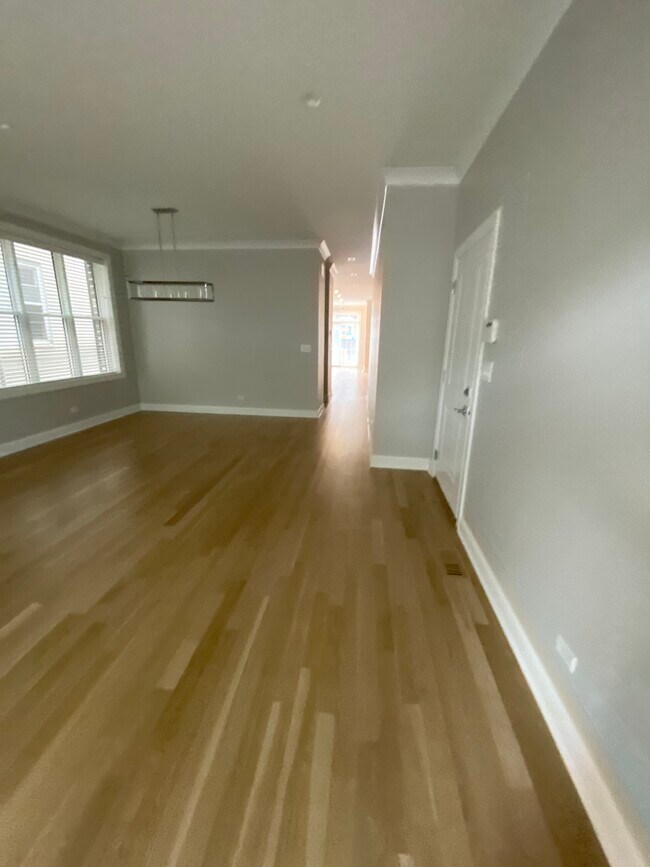 Foto del edificio - 3229 N Kenmore Ave