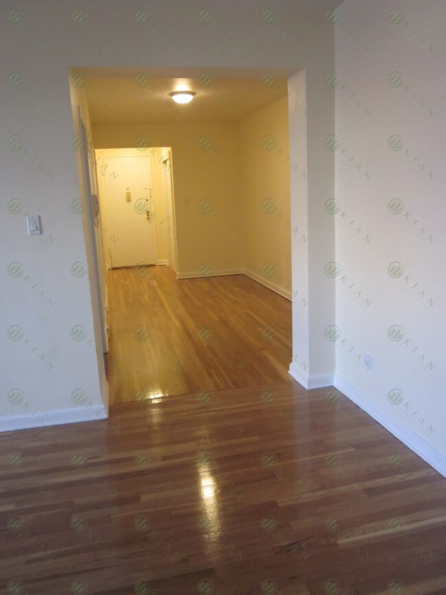 Building Photo - 3415 Parsons Blvd