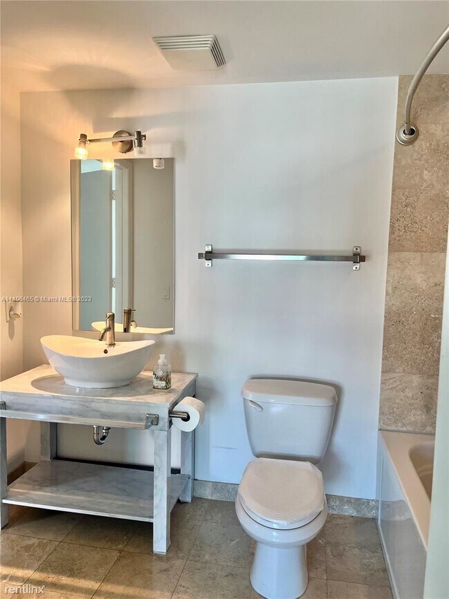 Foto del edificio - 1 br, 1 bath Condo - 350 S Miami Ave Apt 1611
