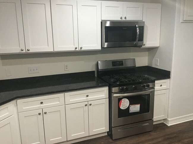 Building Photo - 1830 Arrowhead Ct