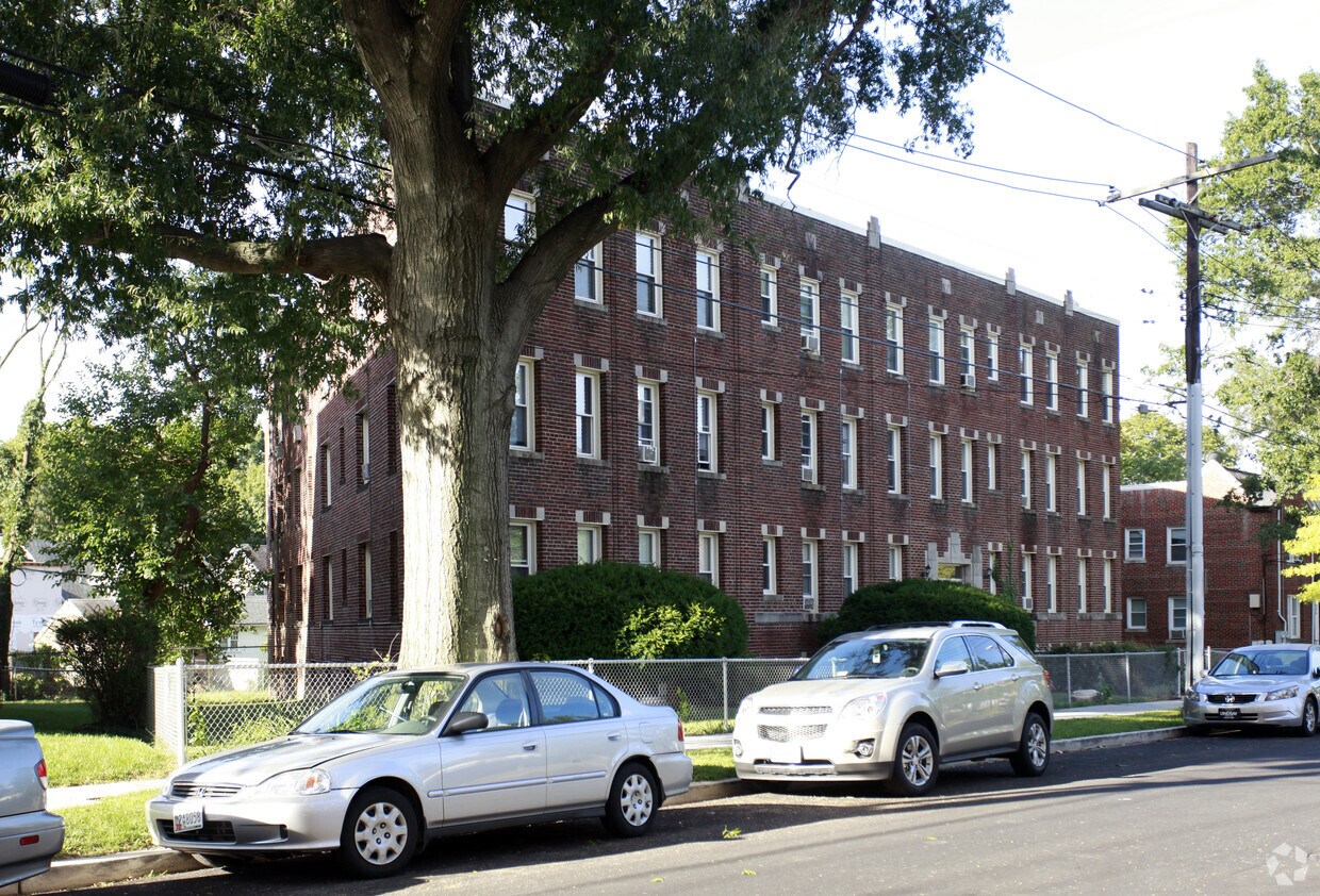 Primary Photo - 1320 Nicholson St NW