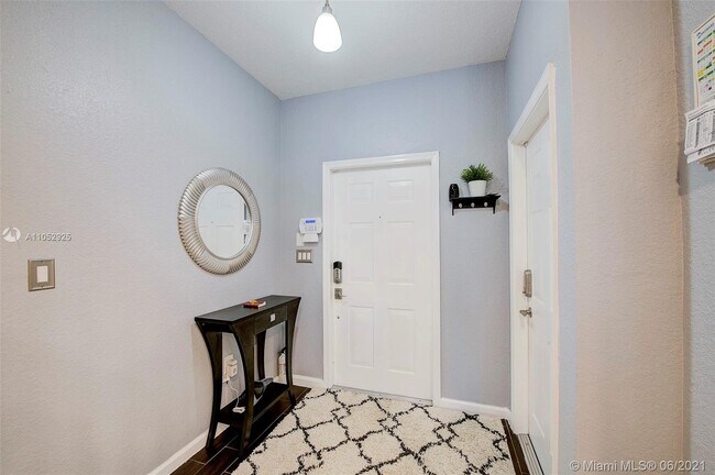 Foto del edificio - 6604 Catalina Ln