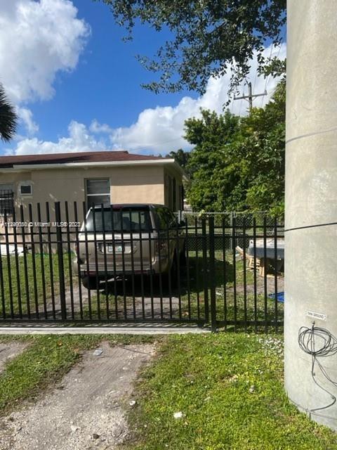 Building Photo - 10014 NW 5th Ave