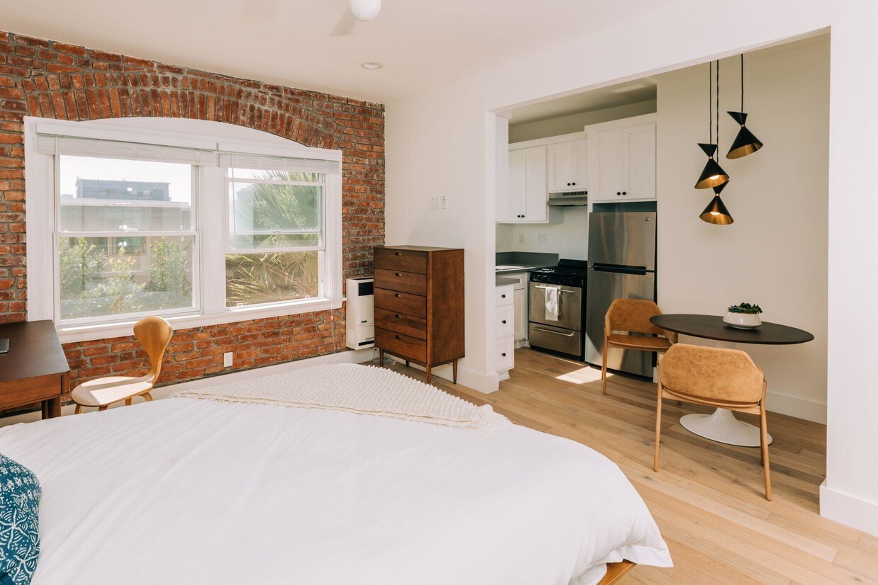 Primary Photo - bedroom in Venice CA 90291